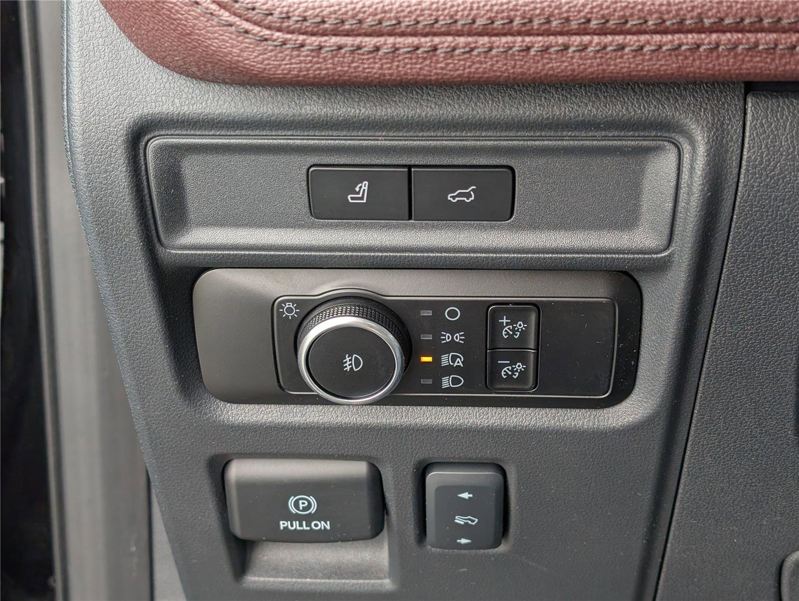 Used 2024 Ford Expedition Limited image 23