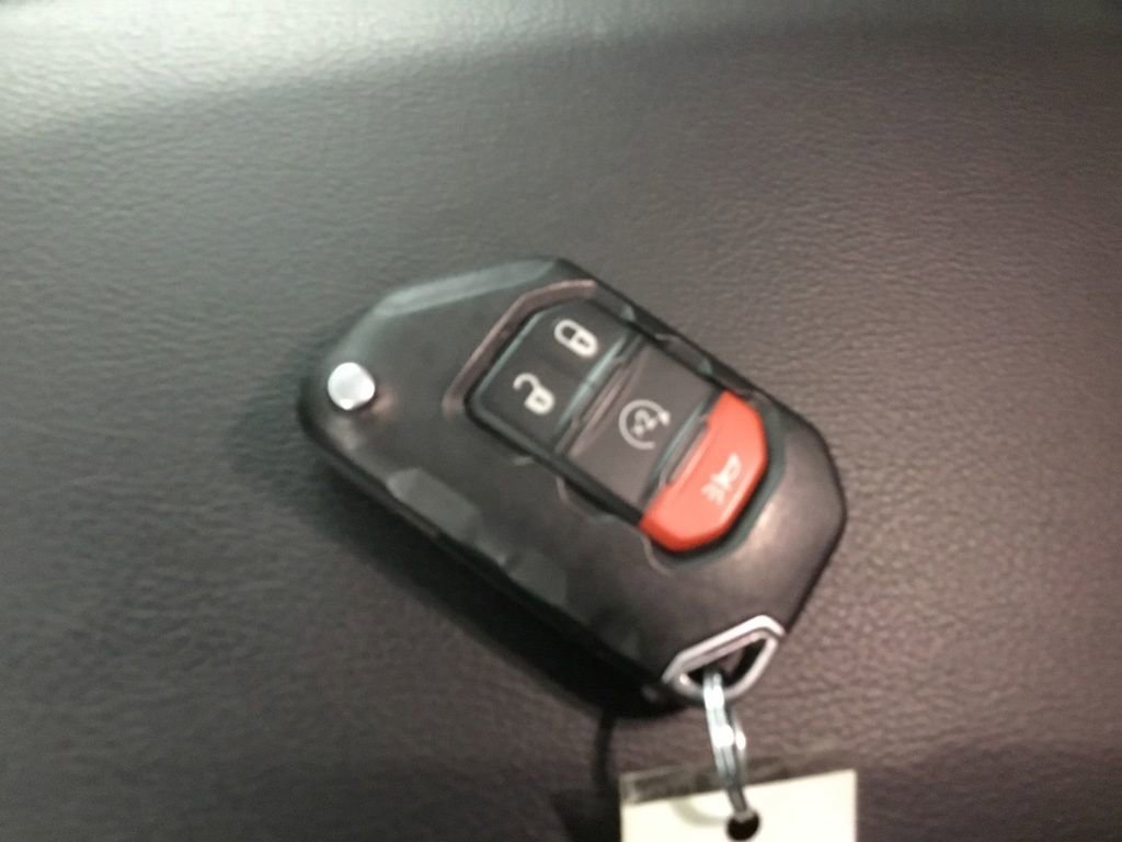 Used 2021 Jeep Wrangler Unlimited Sahara w/ Dual Top Group image 10