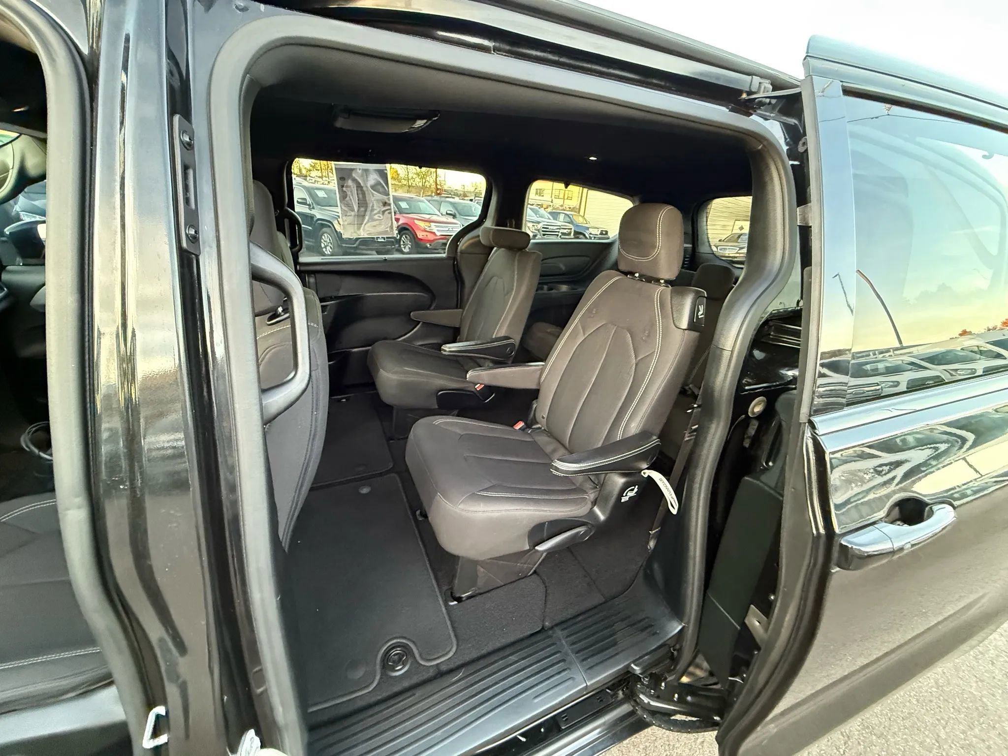Used 2018 Chrysler Pacifica Touring Plus w/ S Appearance Package image 37