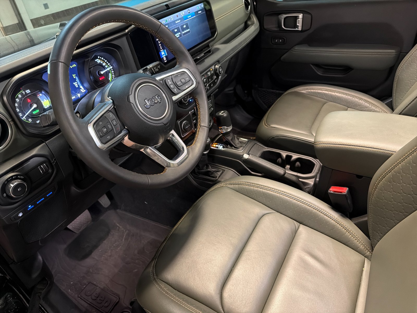 Used 2024 Jeep Wrangler High Altitude AWD/4WD image 9