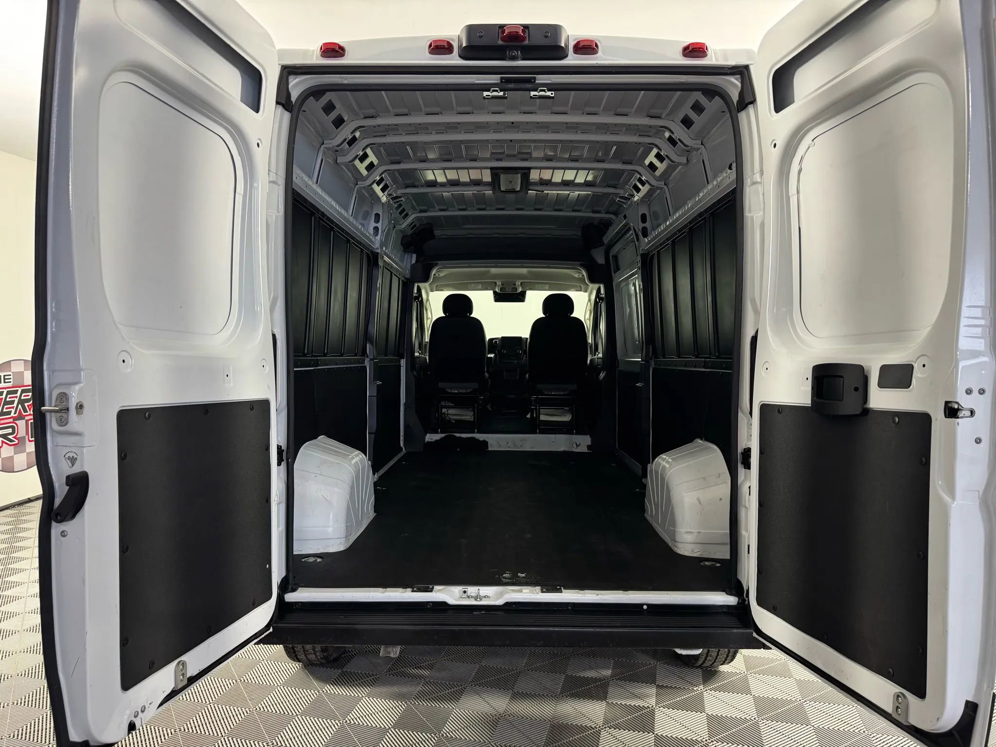 Used 2025 RAM ProMaster 3500 w/ Convenience Group image 25