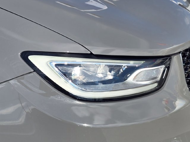 Certified 2025 Chrysler Pacifica Select AWD/4WD image 27