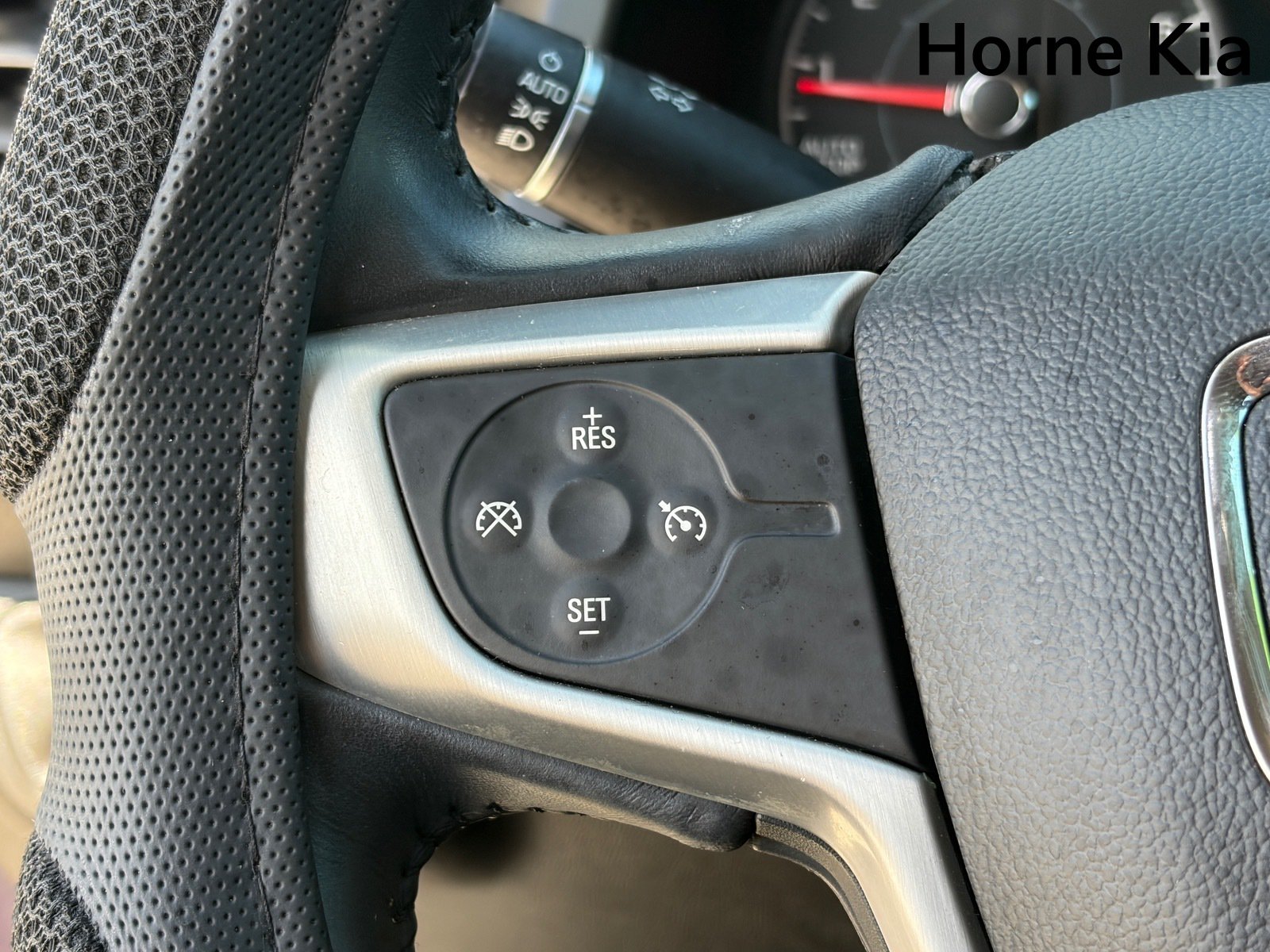 Used 2018 GMC Acadia SLE FWD image 20