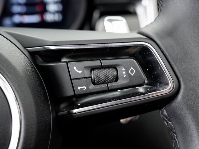 Certified 2025 Porsche Macan image 15