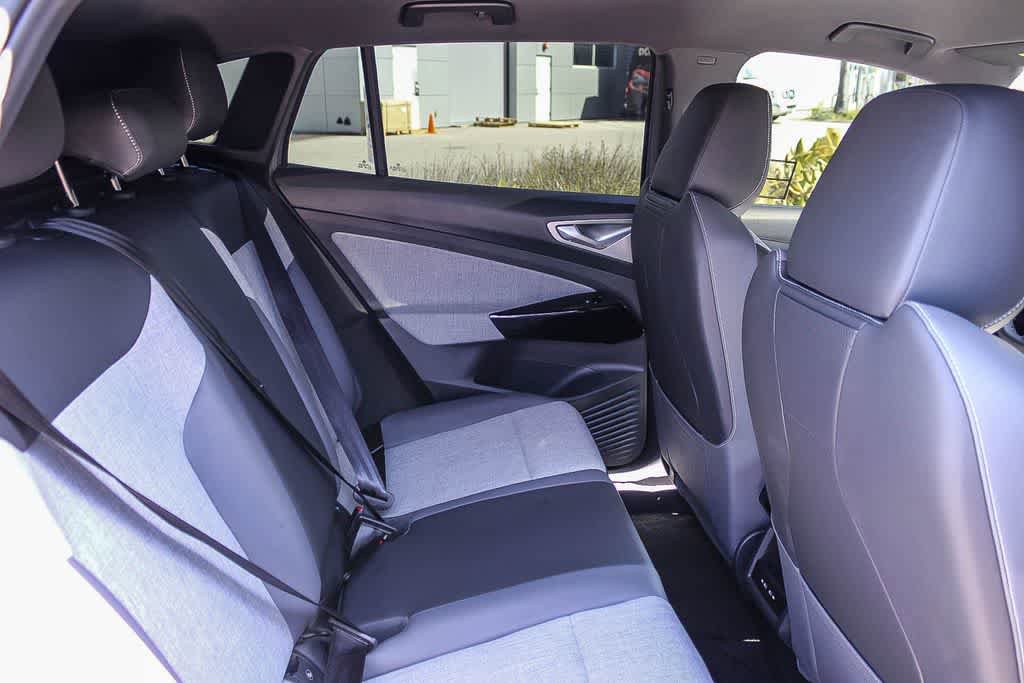 Used 2023 Volkswagen ID.4 Pro RWD image 16
