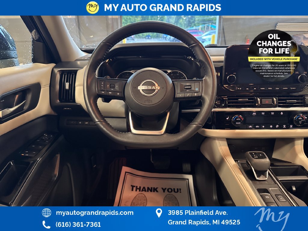 Used 2025 Nissan Pathfinder SL AWD/4WD image 13