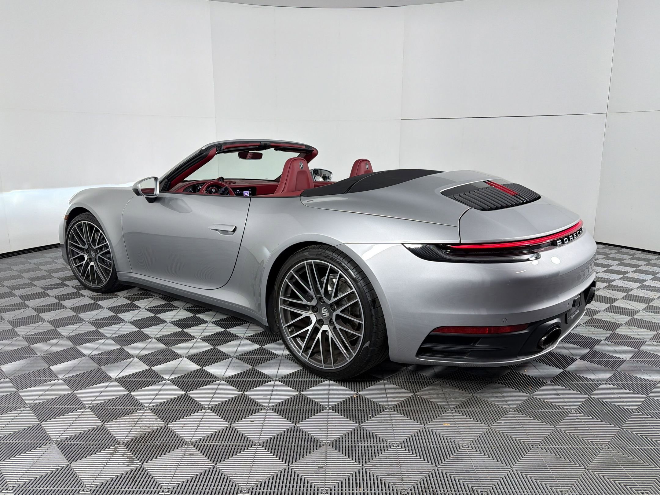 Certified 2022 Porsche 911 Carrera image 3