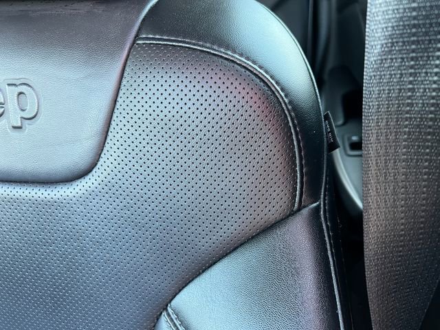 Used 2022 Jeep Cherokee Limited image 14