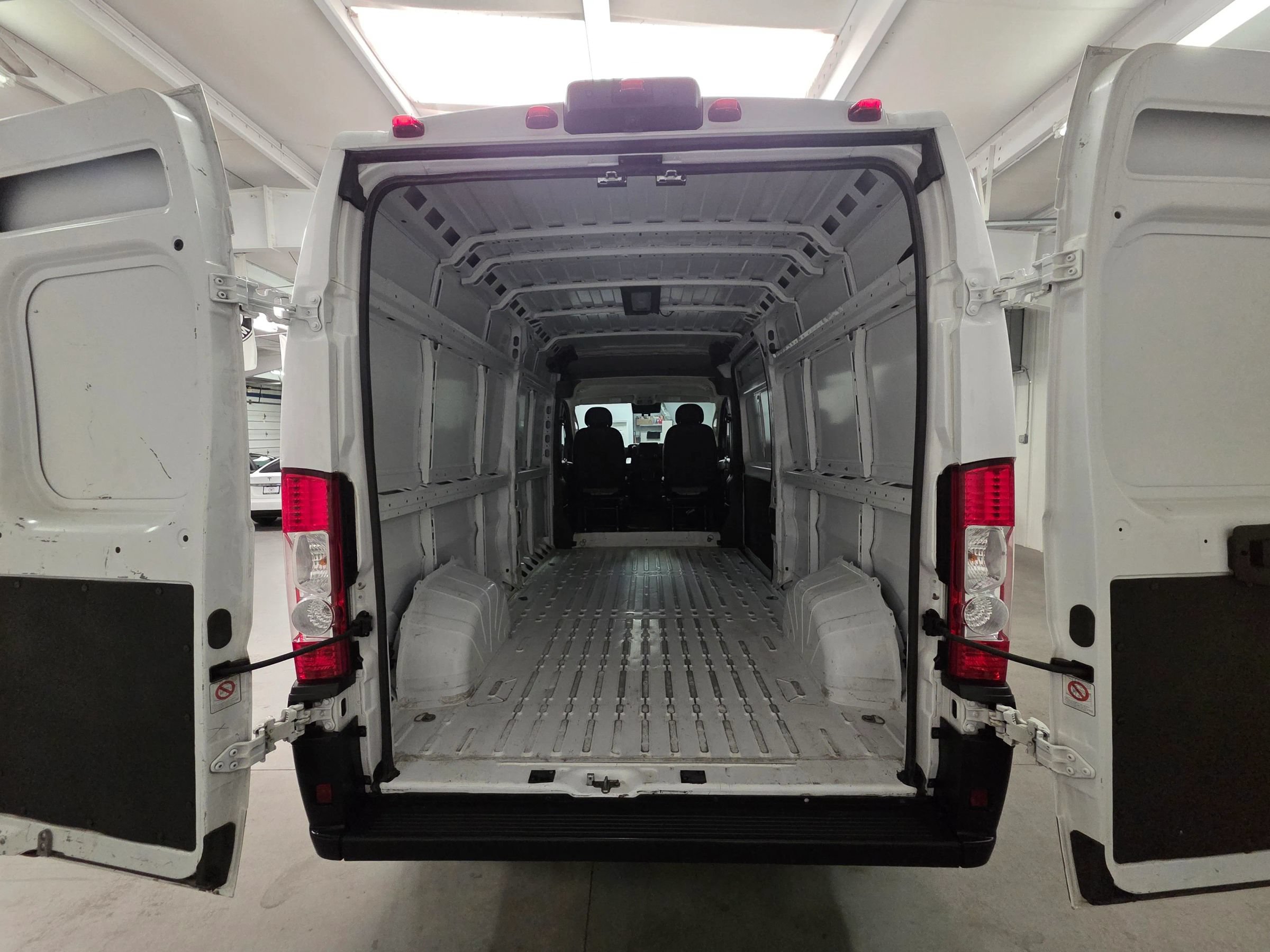 Used 2025 RAM ProMaster 2500 w/ Convenience Group FWD image 32