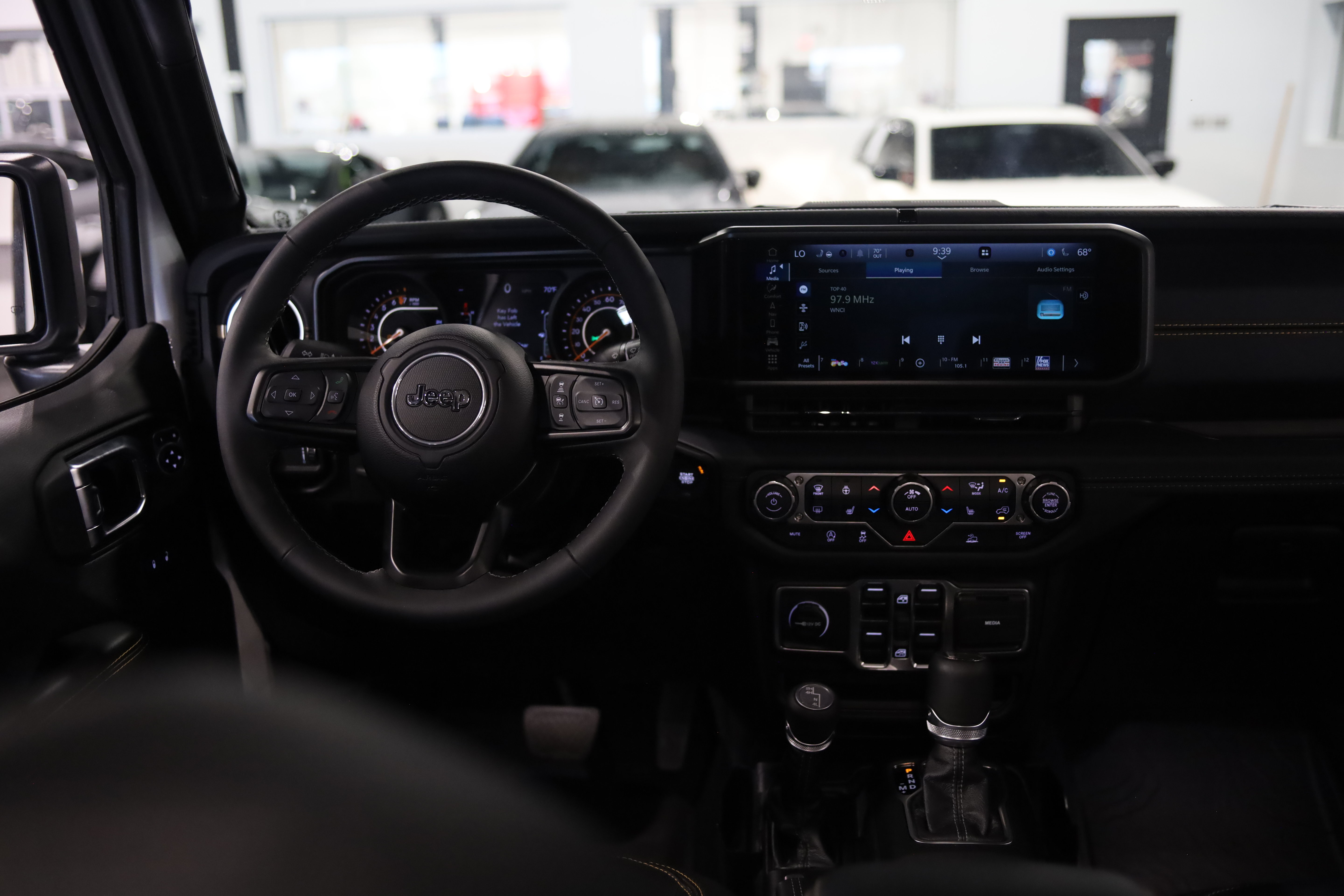 Used 2025 Jeep Gladiator Sport AWD/4WD image 32