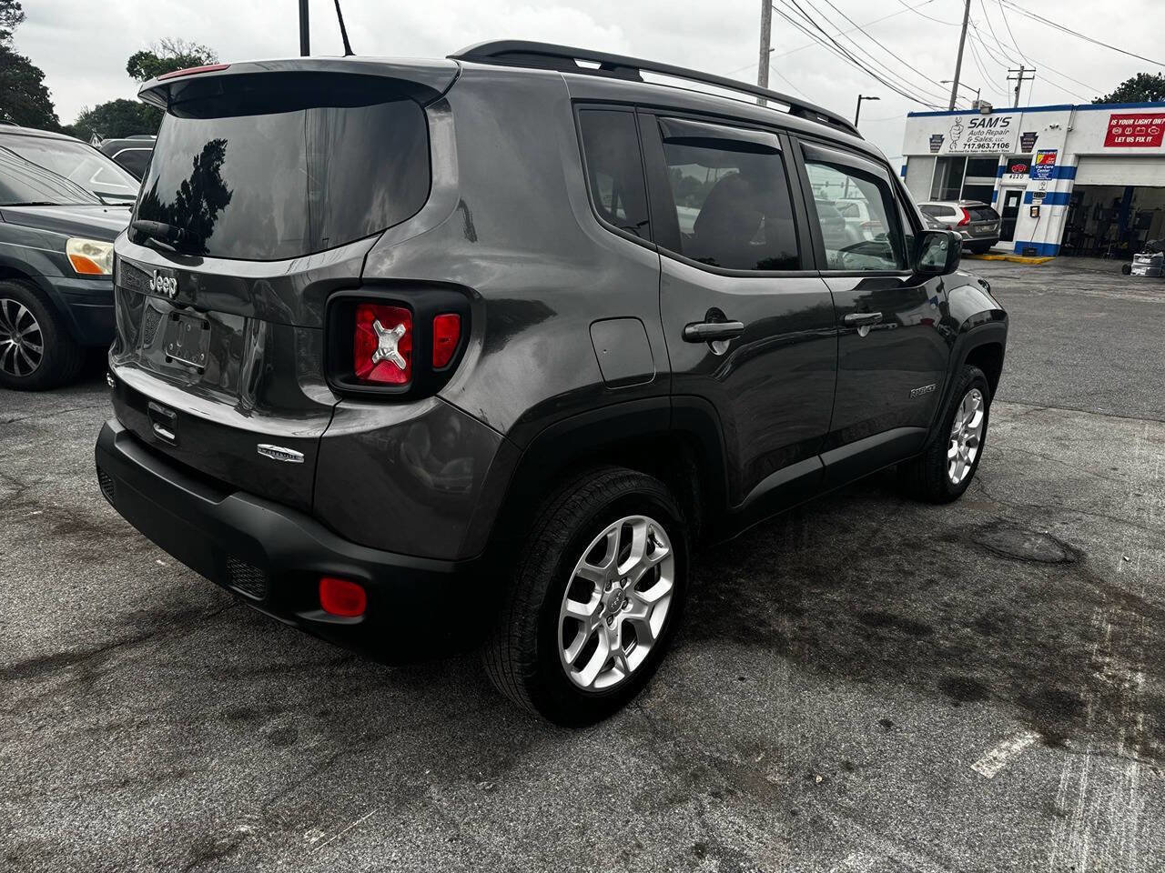 Used 2018 Jeep Renegade Latitude image 4