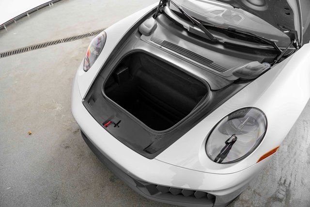 Used 2025 Porsche 911 Carrera GTS image 27