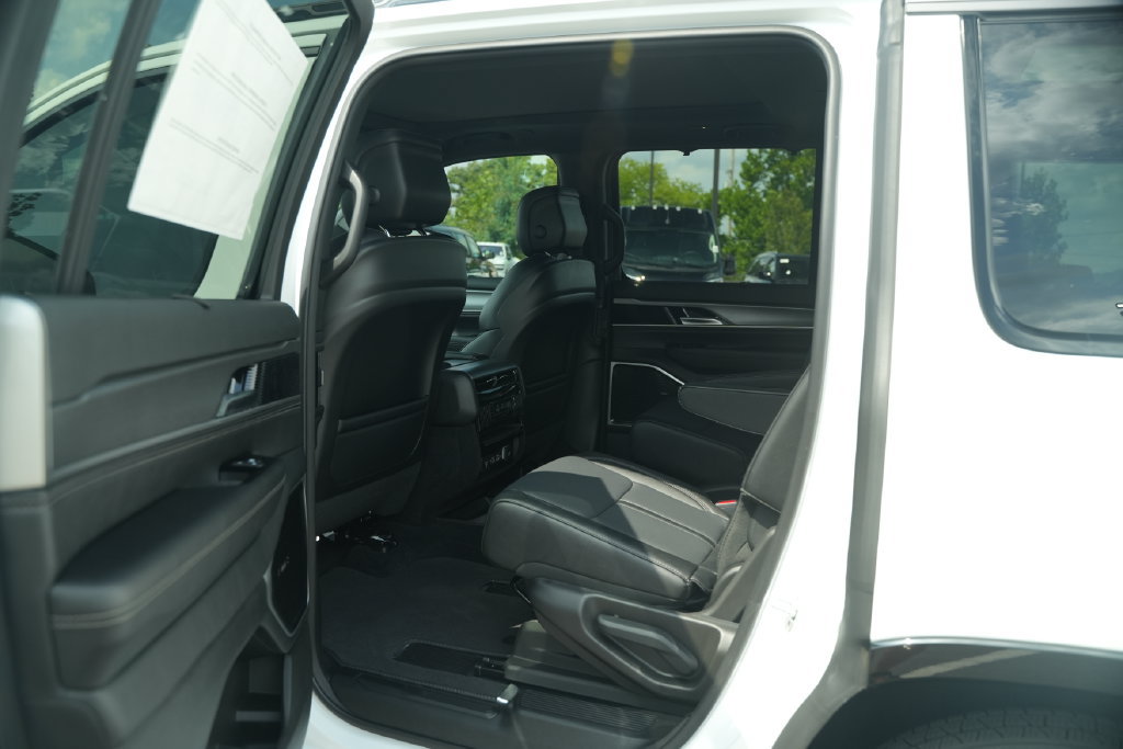 New 2026 Jeep Grand Wagoneer Limited AWD/4WD image 14