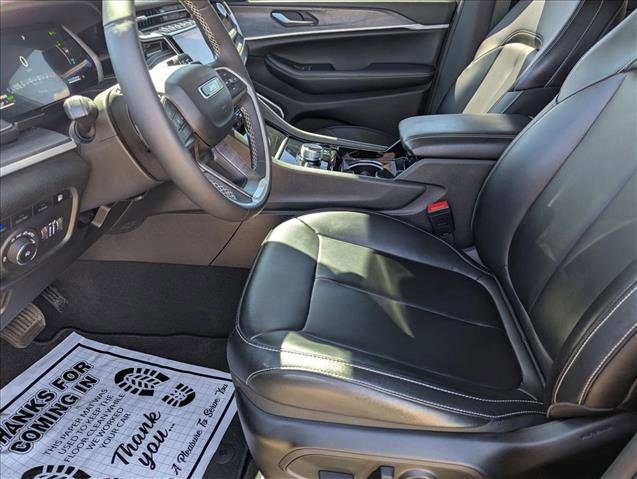 Used 2023 Jeep Grand Cherokee 4WD 4xe image 16