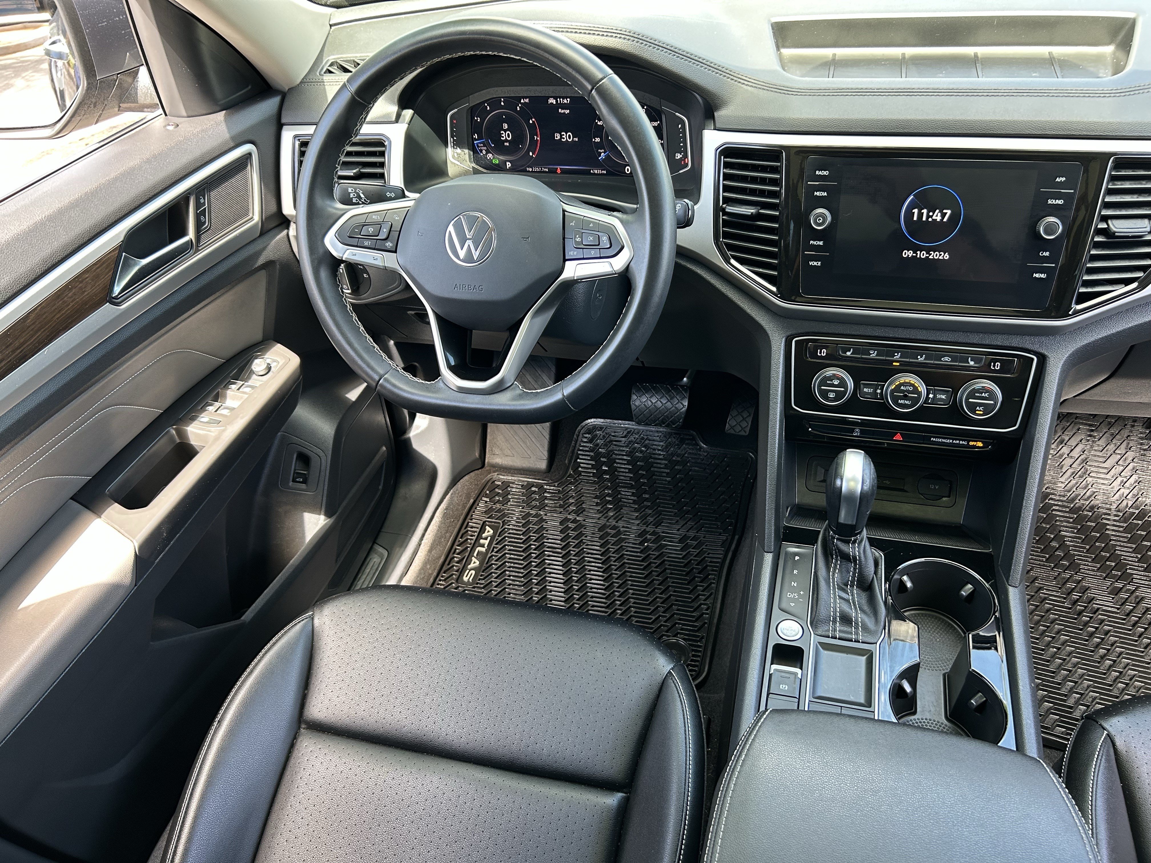 Used 2023 Volkswagen Atlas SE w/ Panoramic Sunroof Package FWD image 13