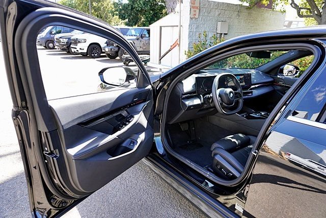 Used 2026 BMW 530i w/ Premium Package RWD image 40