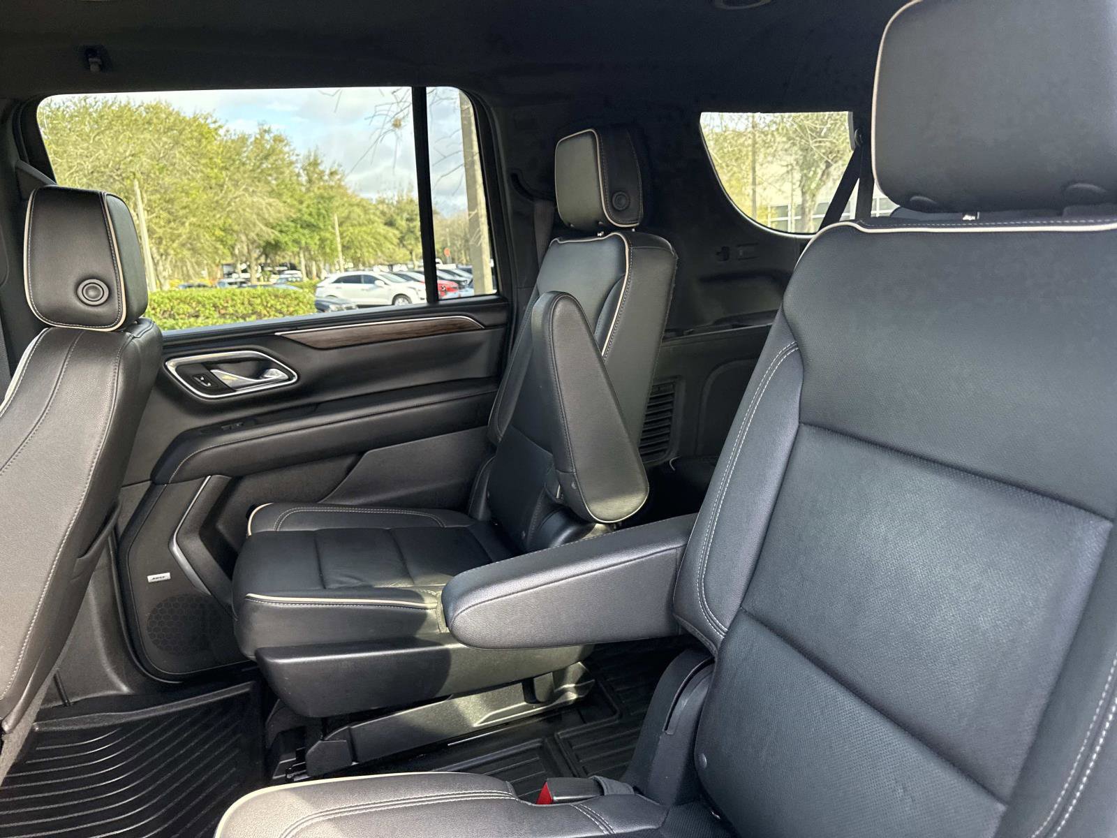 Used 2023 Chevrolet Suburban Premier image 16