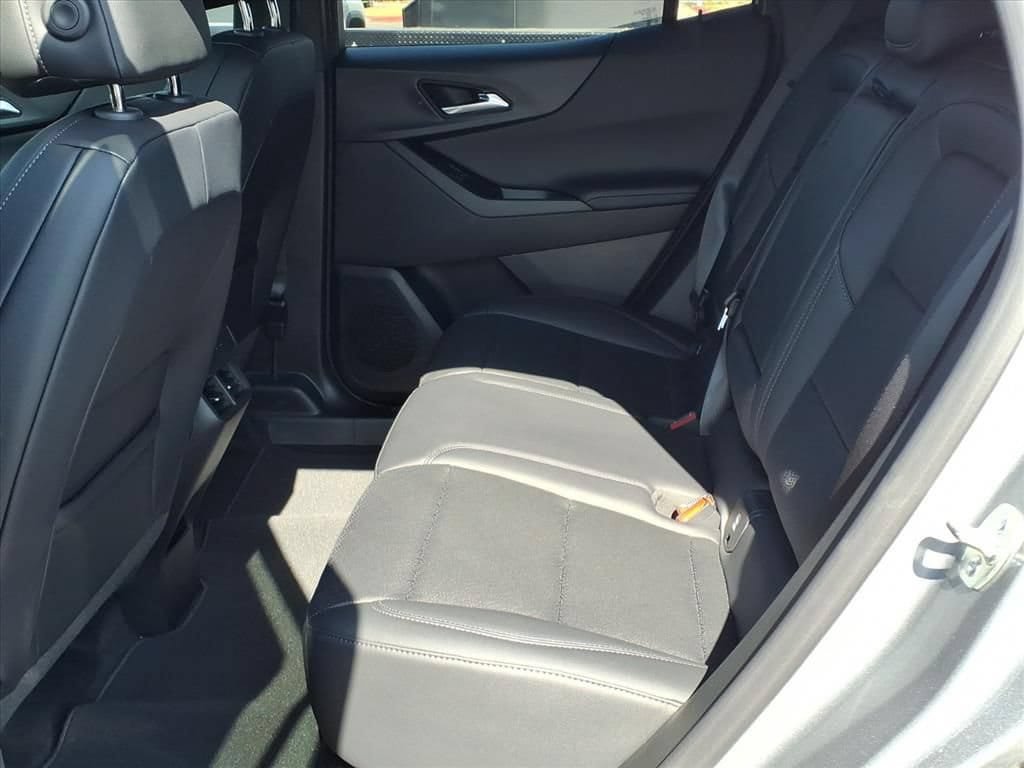 New 2027 Chevrolet Equinox LT w/ Convenience Package II FWD image 17