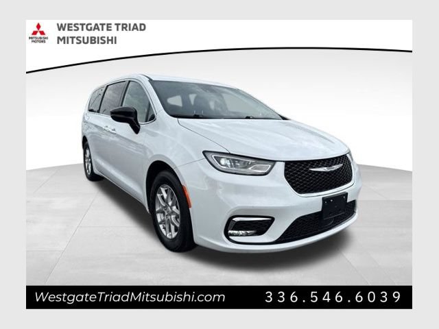 Used 2026 Chrysler Pacifica Select FWD image 1