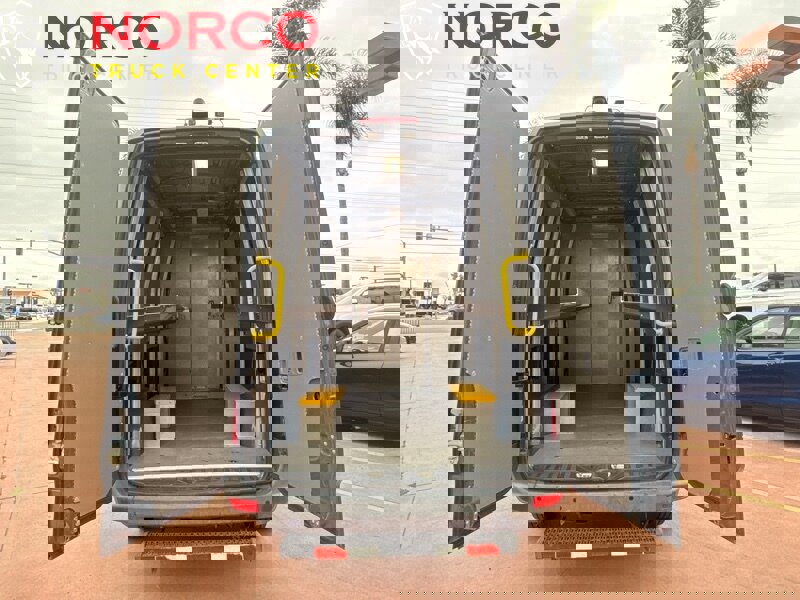 Used 2018 Mercedes-Benz Sprinter 2500 image 11