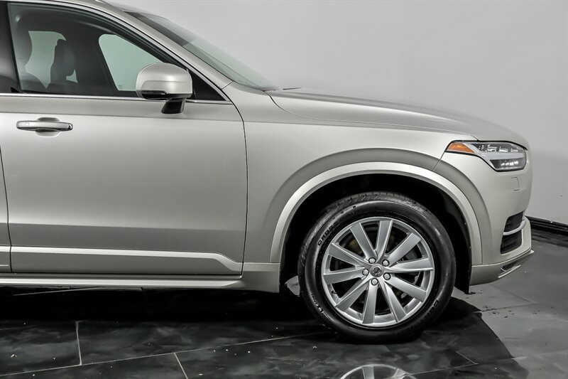 Used 2016 Volvo XC90 T6 Momentum w/ Momentum Plus Package AWD/4WD image 12