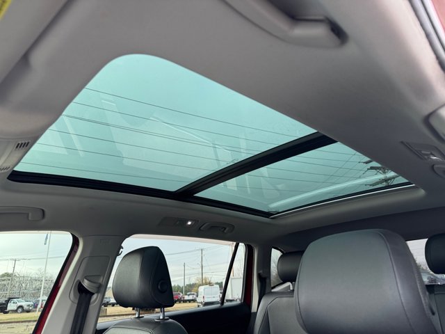 Used 2019 Volkswagen Tiguan SE w/ Panoramic Sunroof Package image 31