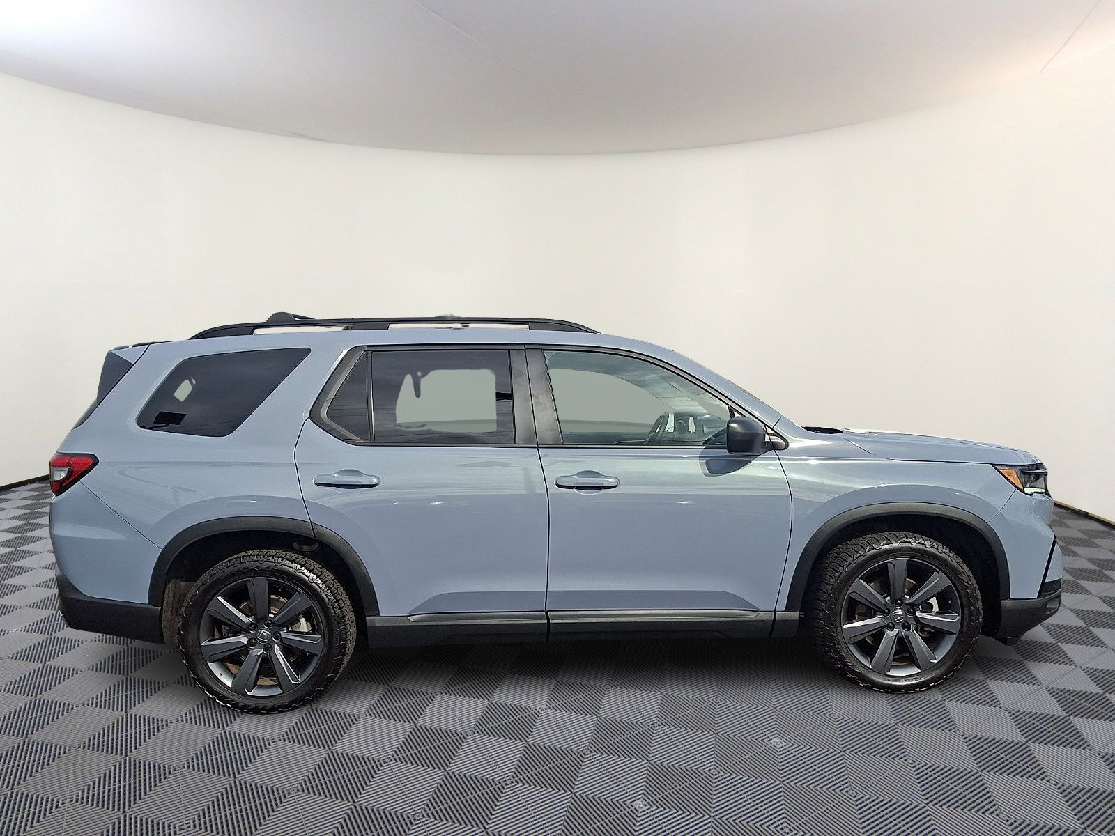 Used 2025 Honda Pilot Sport image 8