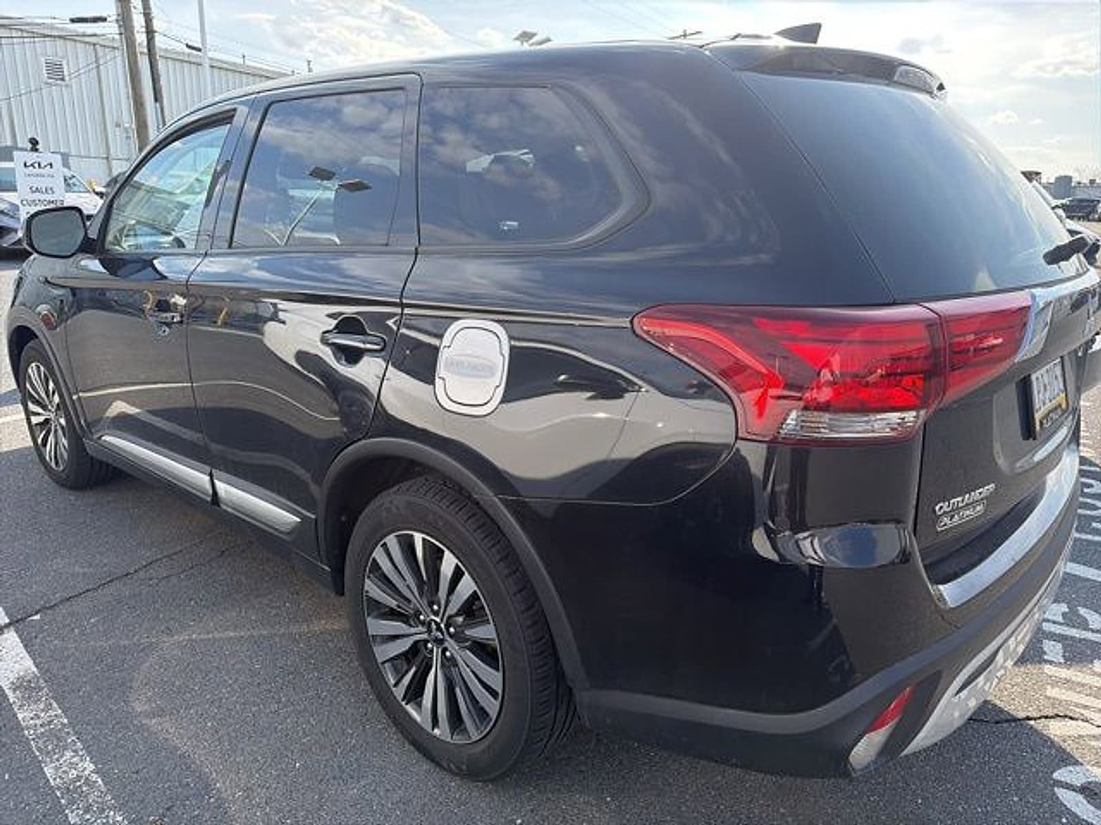 Used 2020 Mitsubishi Outlander SE image 4