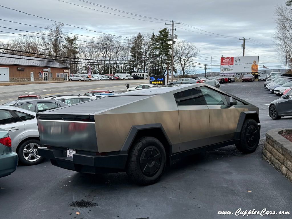 Used 2025 Tesla Cybertruck AWD Crew Cab image 9
