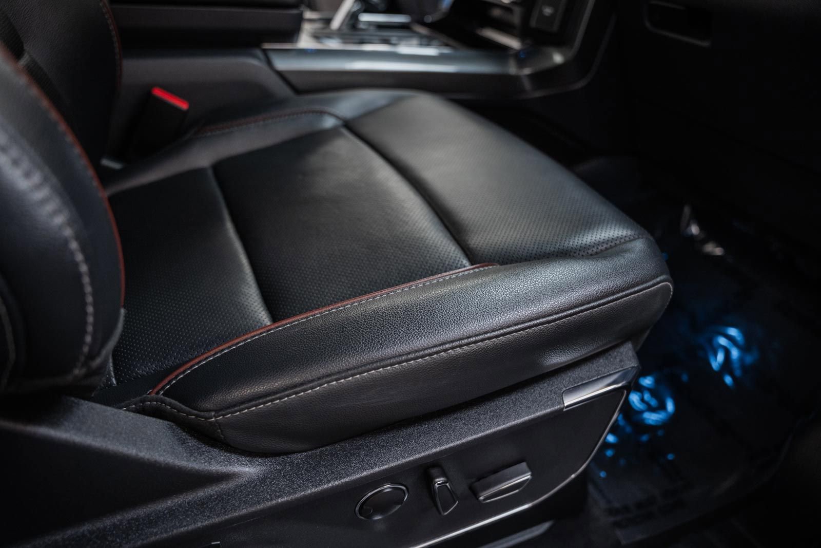 Used 2023 Ford F150 Lariat w/ Equipment Group 502A High image 38