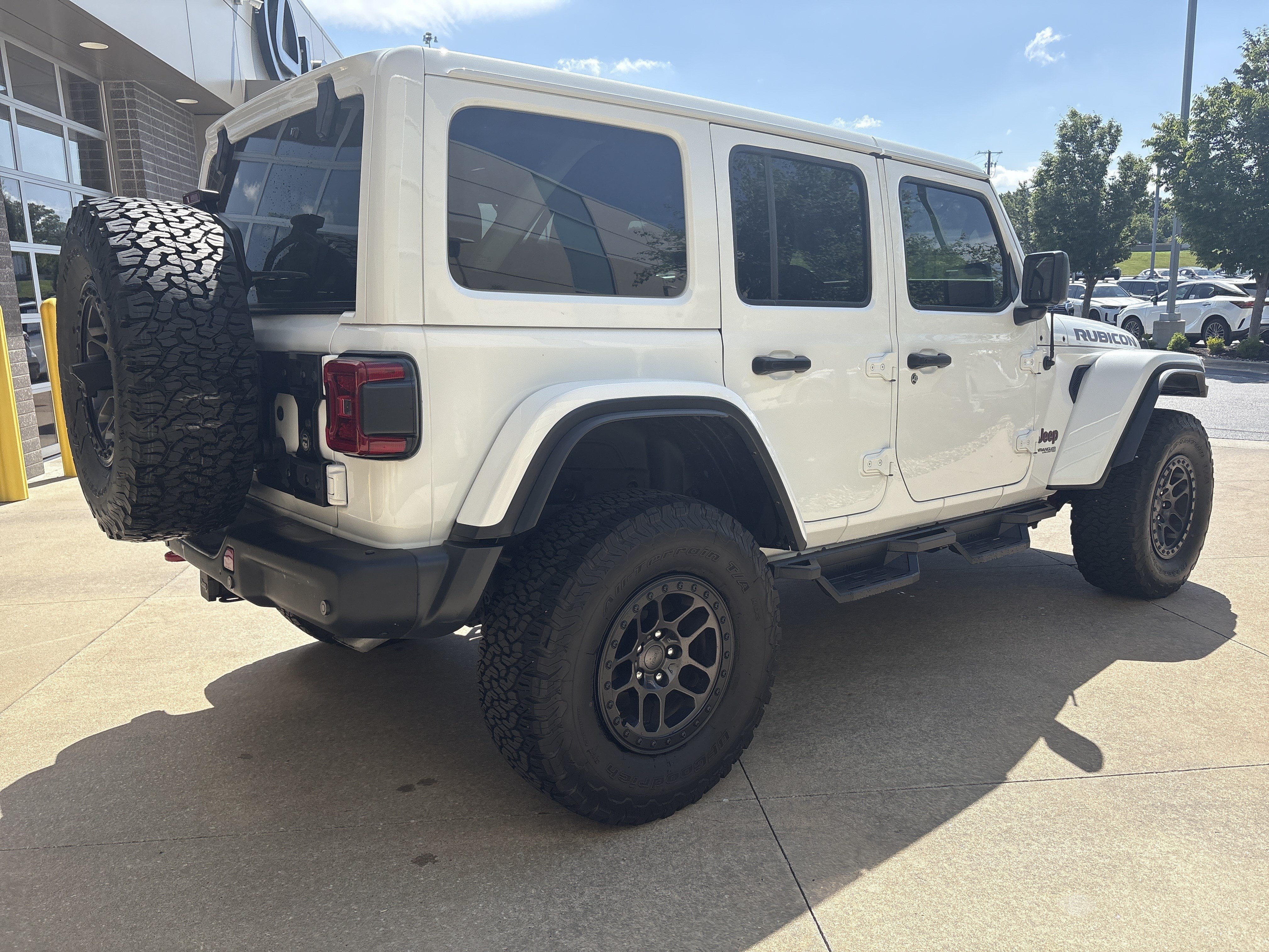 Used 2022 Jeep Wrangler Unlimited Rubicon w/ Xtreme Recon 35" Tire Package AWD/4WD image 27