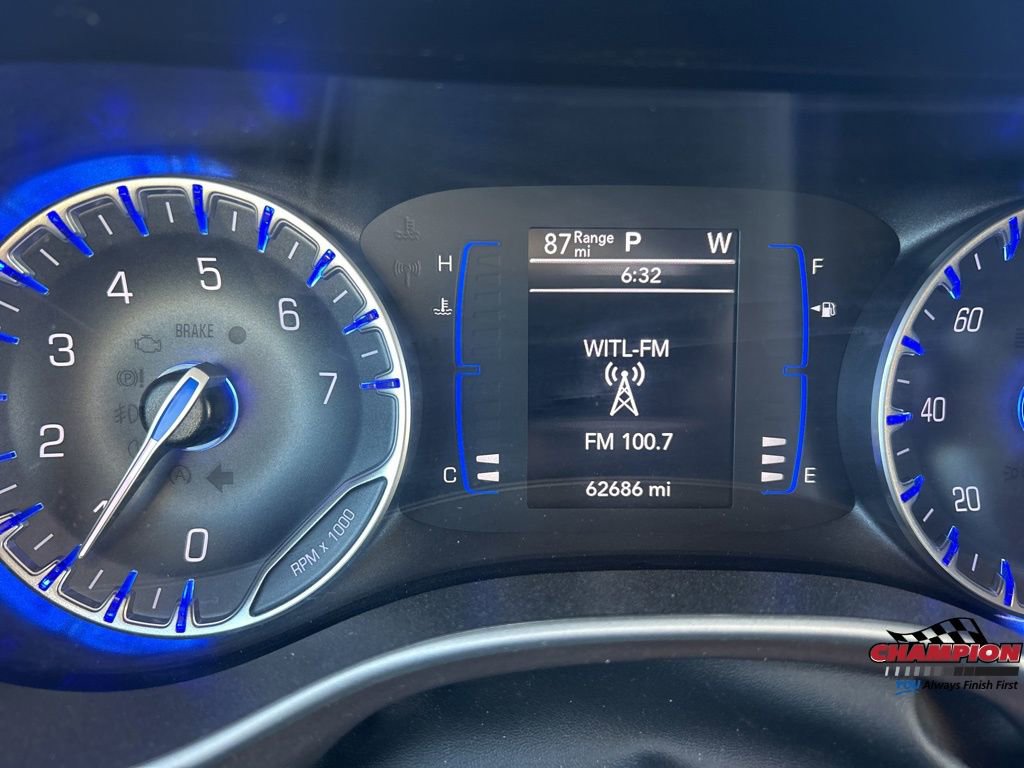 Used 2023 Chrysler Voyager LX image 15