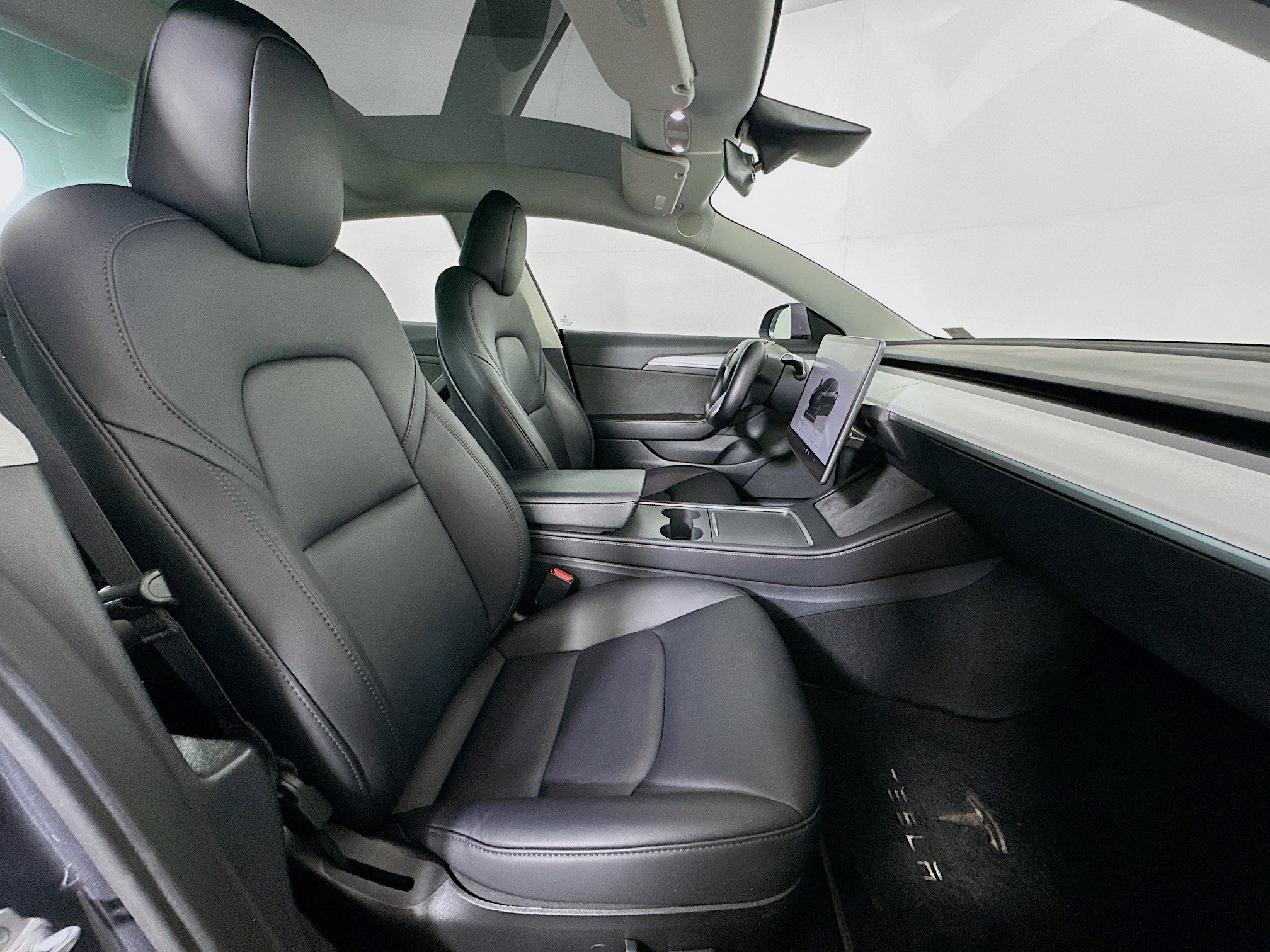 Used 2023 Tesla Model 3 Standard Range image 32