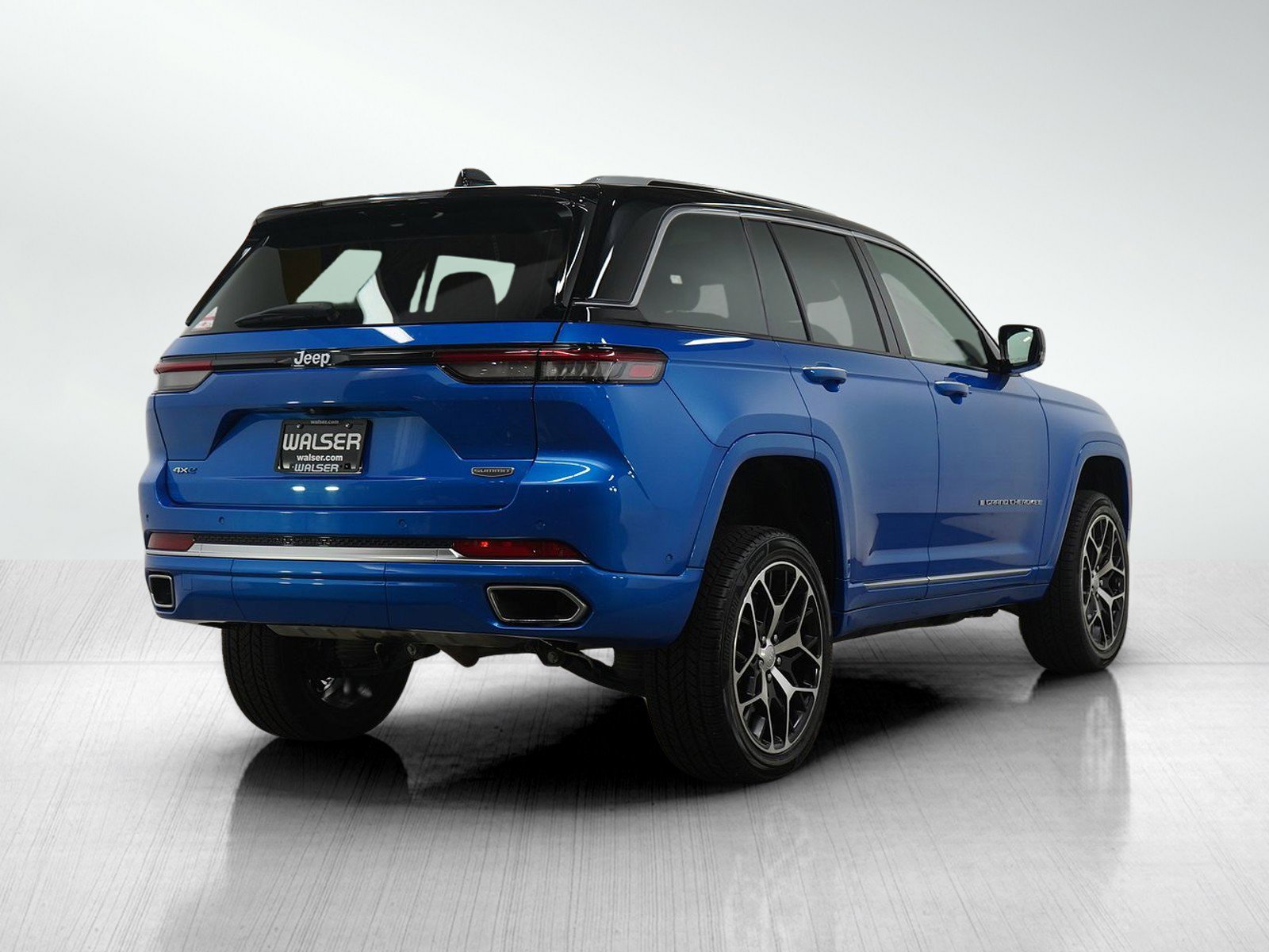 Used 2023 Jeep Grand Cherokee Summit image 5