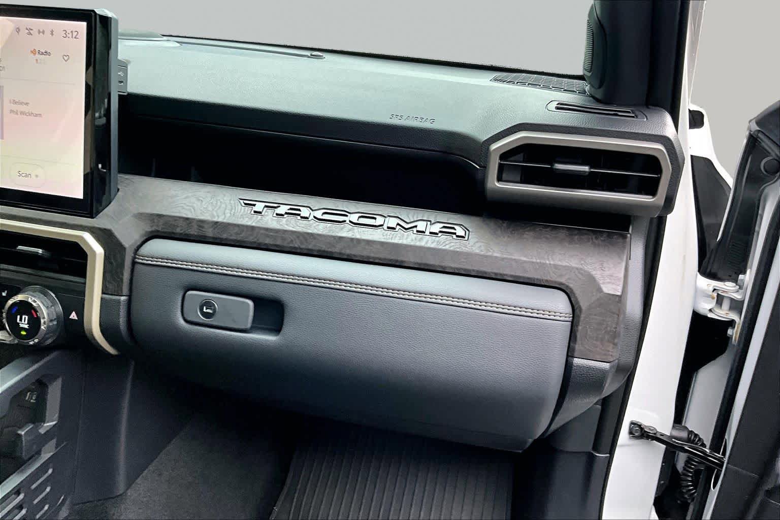 Used 2025 Toyota Tacoma Limited AWD/4WD image 19