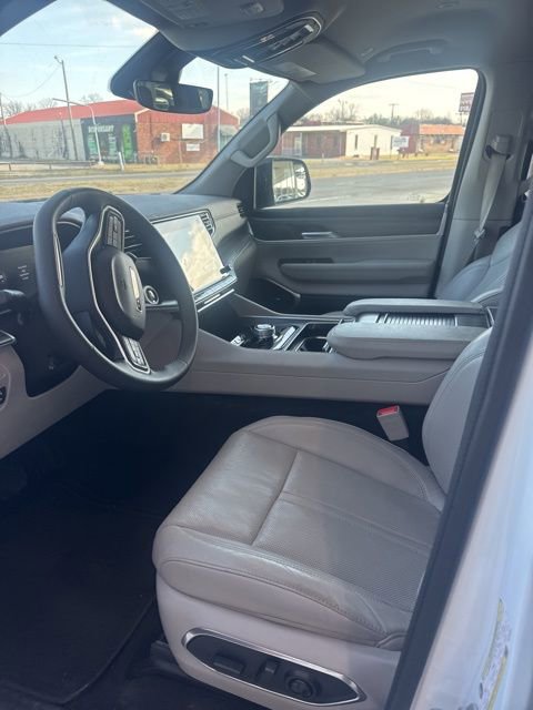 Used 2024 Jeep Wagoneer Series II w/ Flexible Seating Group image 5