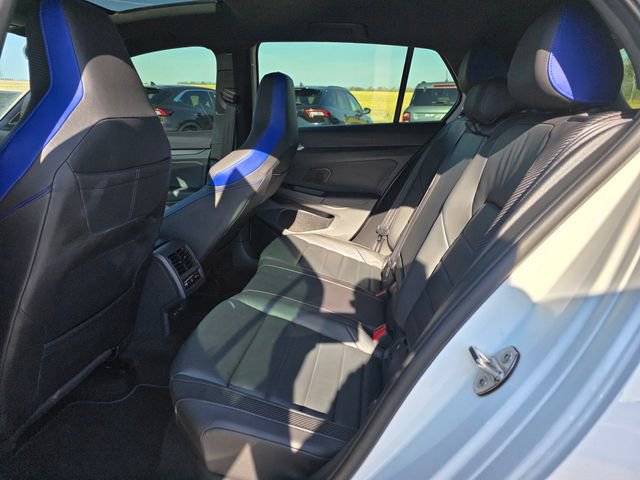 Used 2023 Volkswagen Golf R image 30