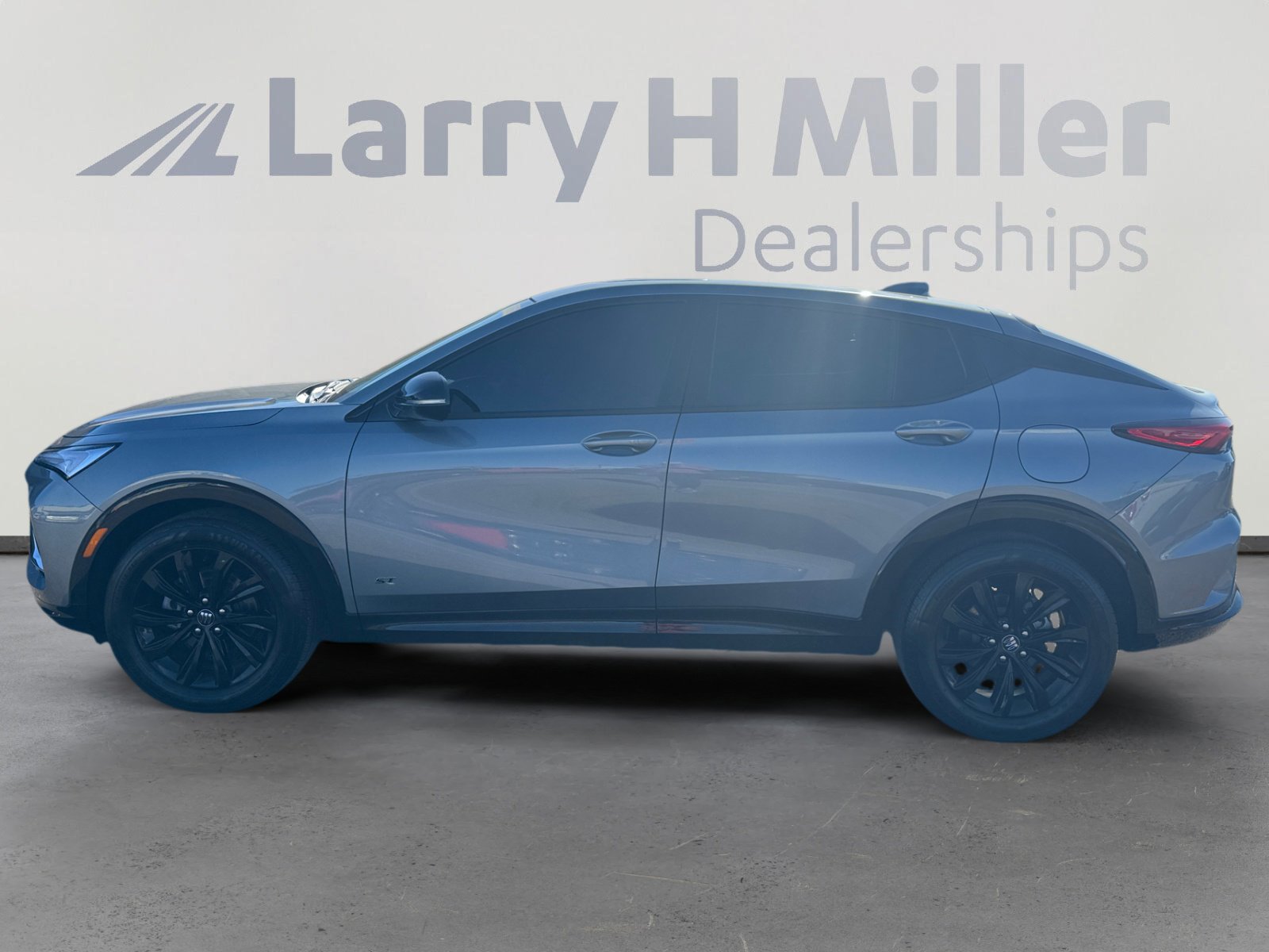 Used 2025 Buick Envista Sport Touring w/ Convenience I Package image 2