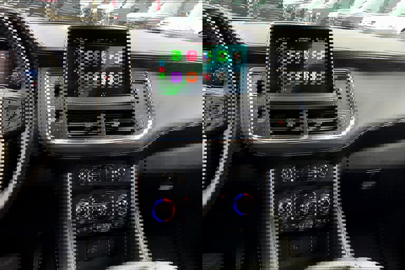 Used 2022 GMC Yukon SLT w/ SLT Luxury Package image 6