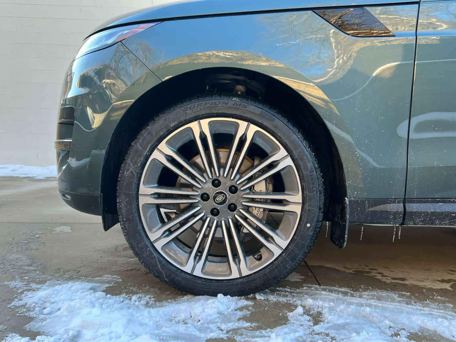 Used 2025 Land Rover Range Rover Sport SE image 6