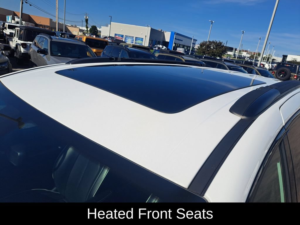 Used 2025 Chrysler Pacifica Limited FWD image 9