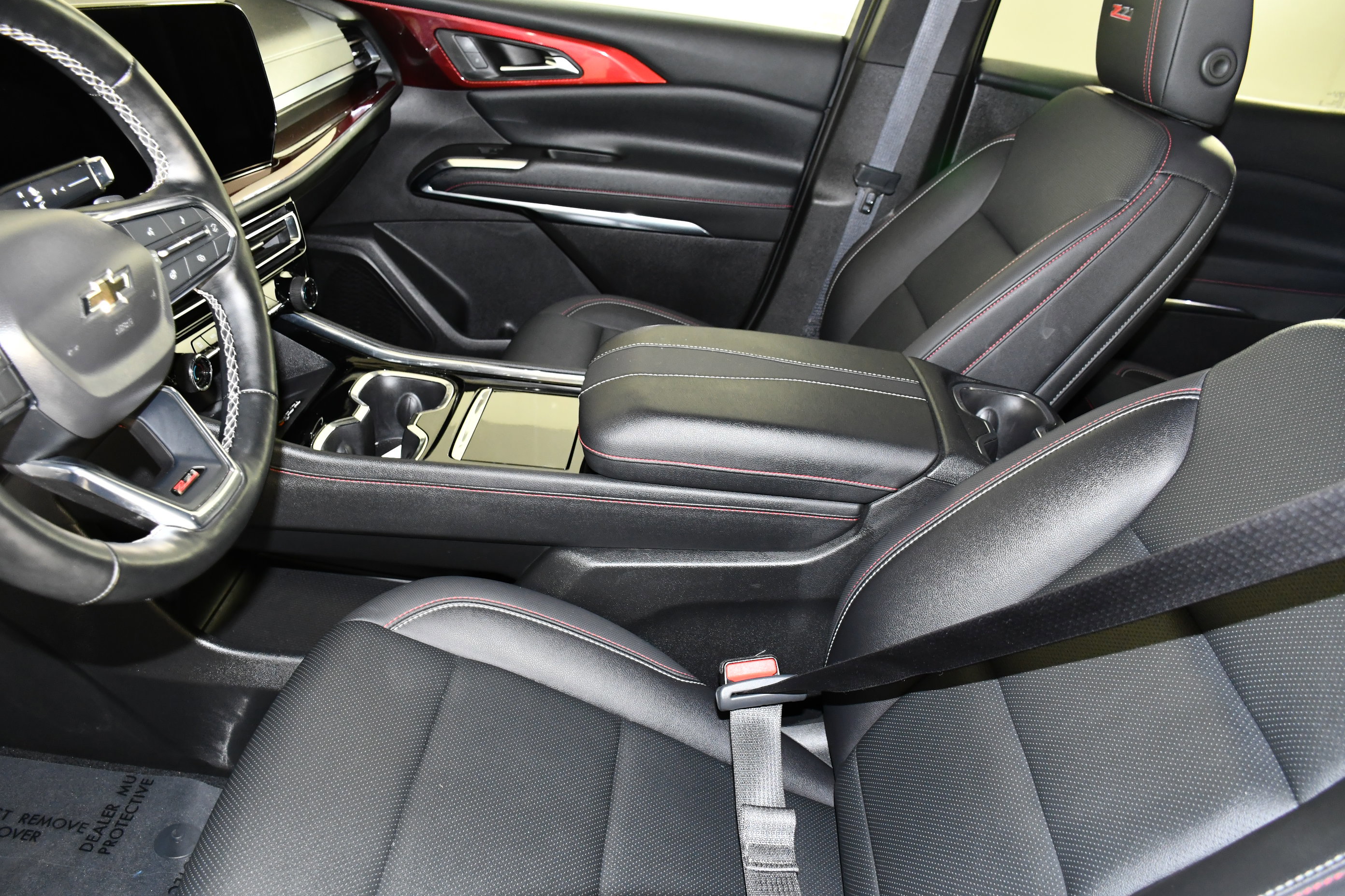 Used 2025 Chevrolet Traverse Z71 image 35