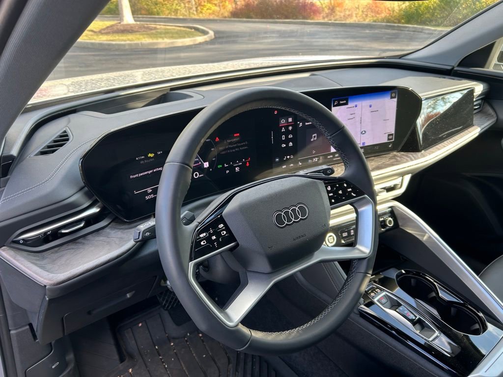 Used 2025 Audi Q5 Premium Plus w/ Premium Plus AWD/4WD image 2