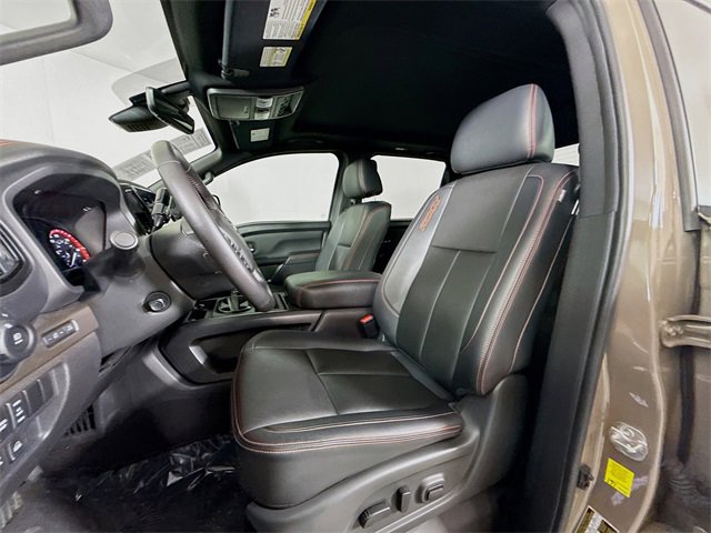 Used 2024 Nissan Titan PRO-4X w/ Pro-4x Convenience Package image 11