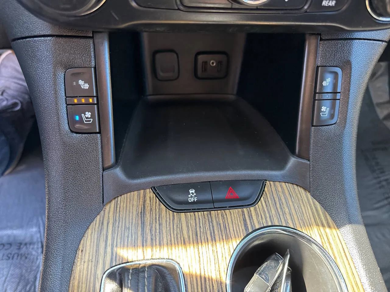 Used 2019 GMC Acadia Denali w/ Technology Package AWD/4WD image 17