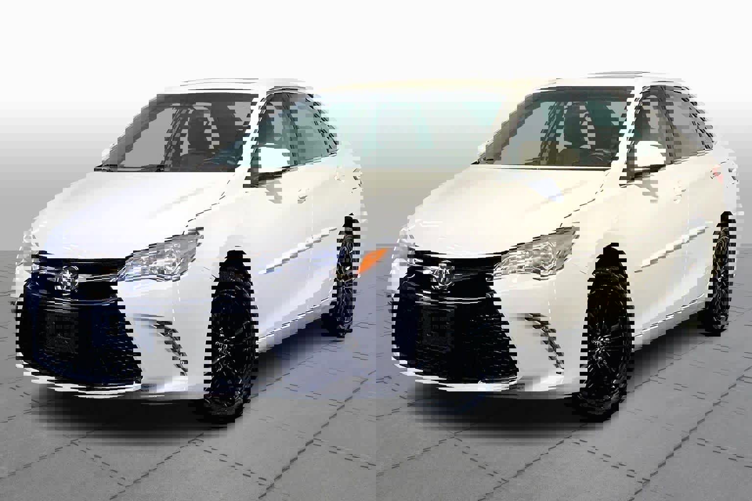 Used 2017 Toyota Camry SE w/ Moonroof Package