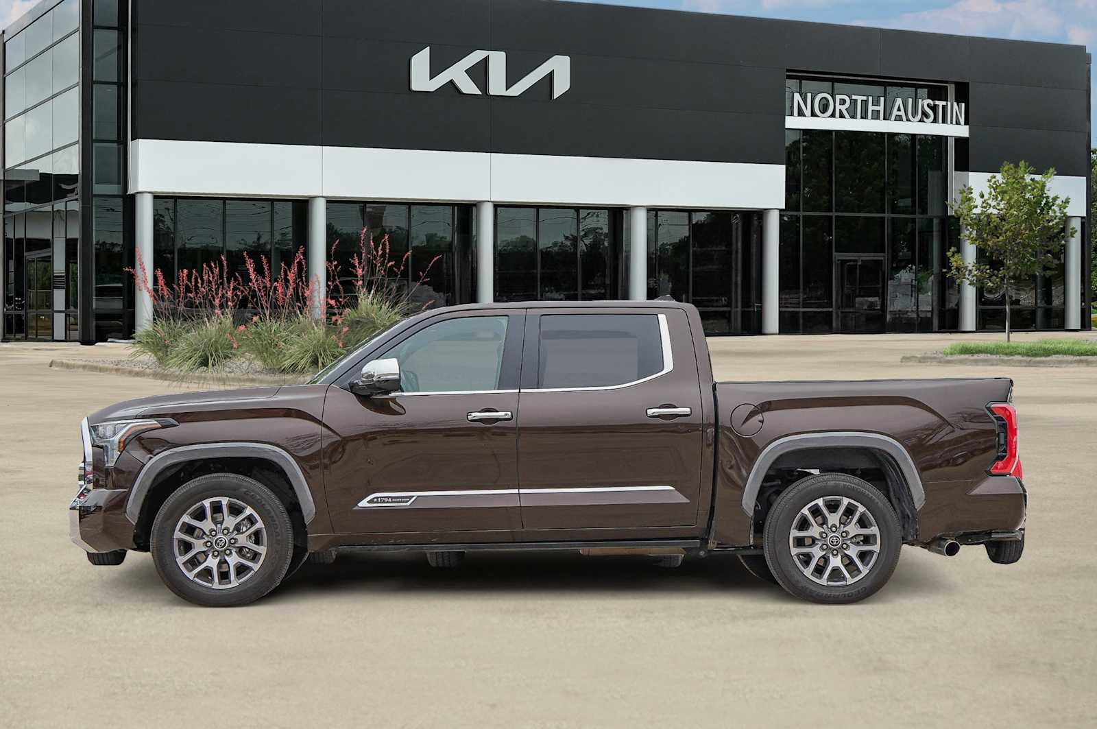 Used 2023 Toyota Tundra 1794 Edition image 4