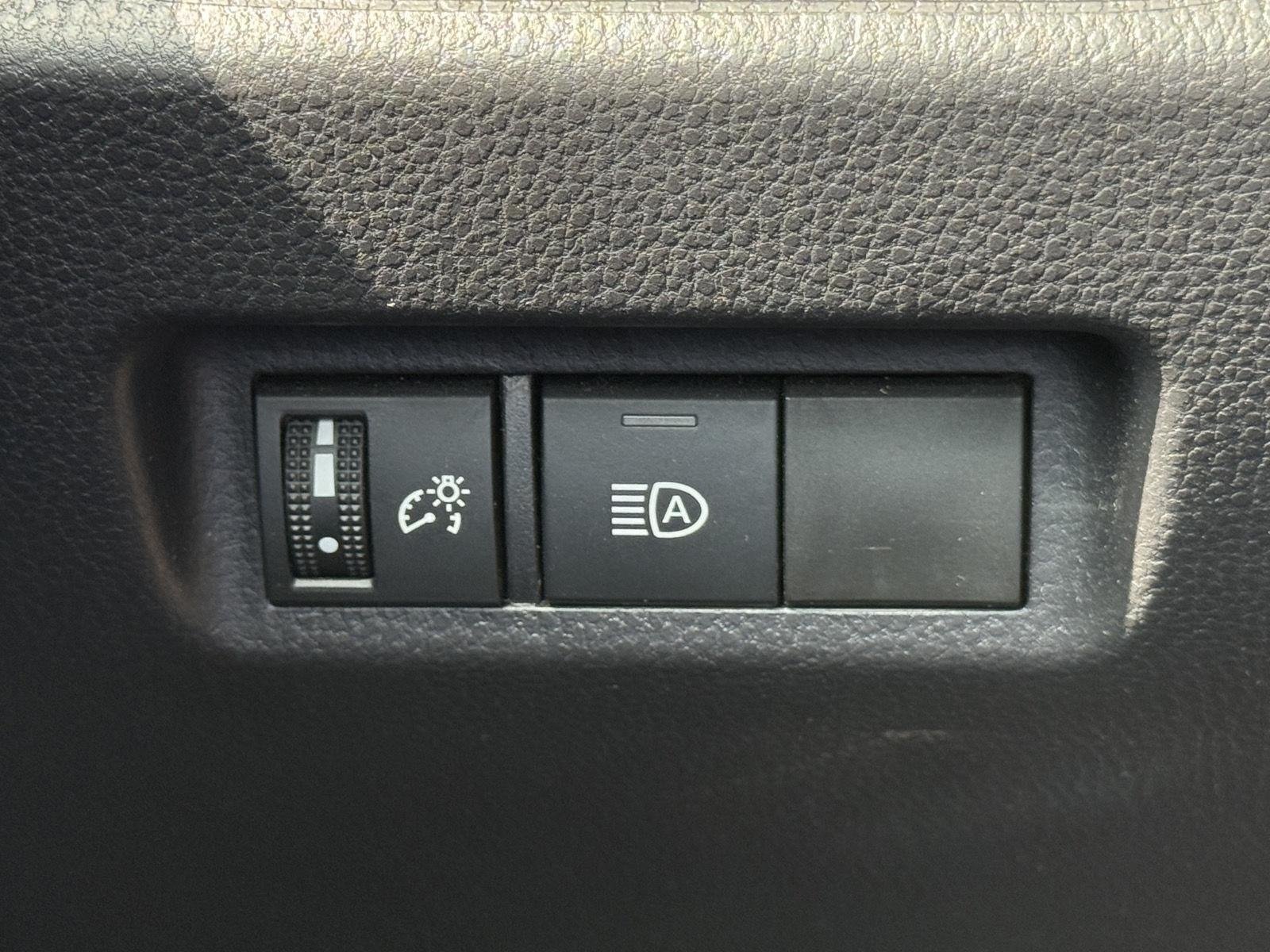 Used 2025 Toyota RAV4 XLE AWD/4WD image 20