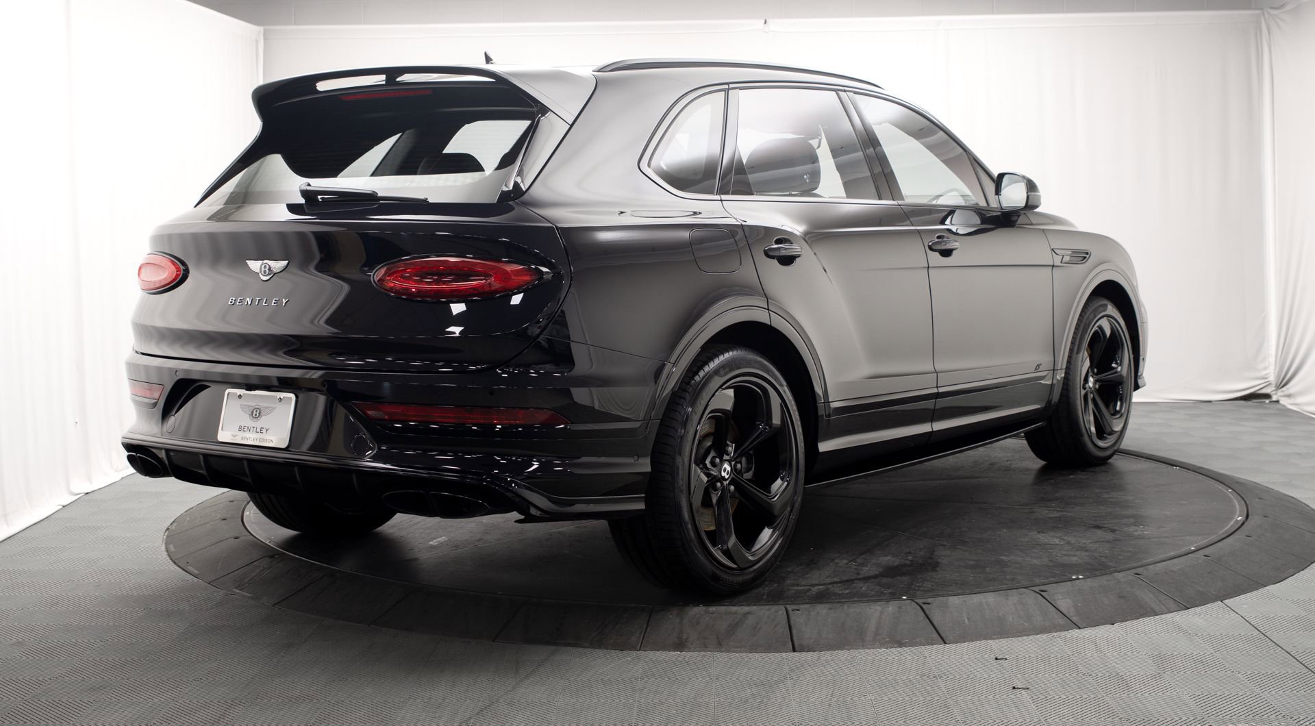 Used 2022 Bentley Bentayga AWD/4WD image 3