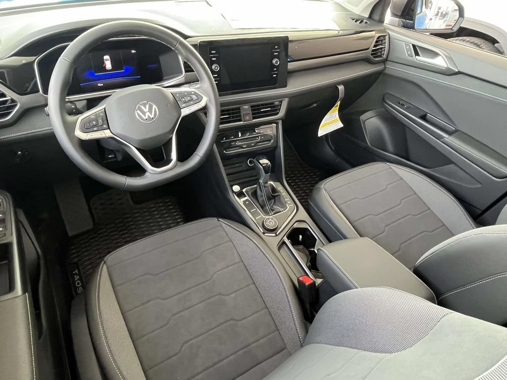 New 2025 Volkswagen Taos SE AWD/4WD image 10